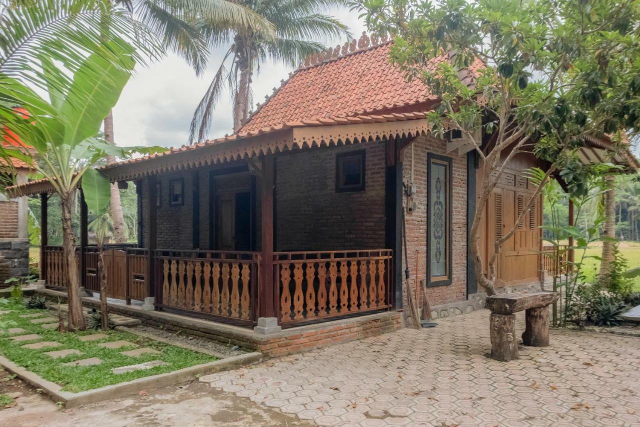 Hotel Batukaras Kalaras Exterior photo